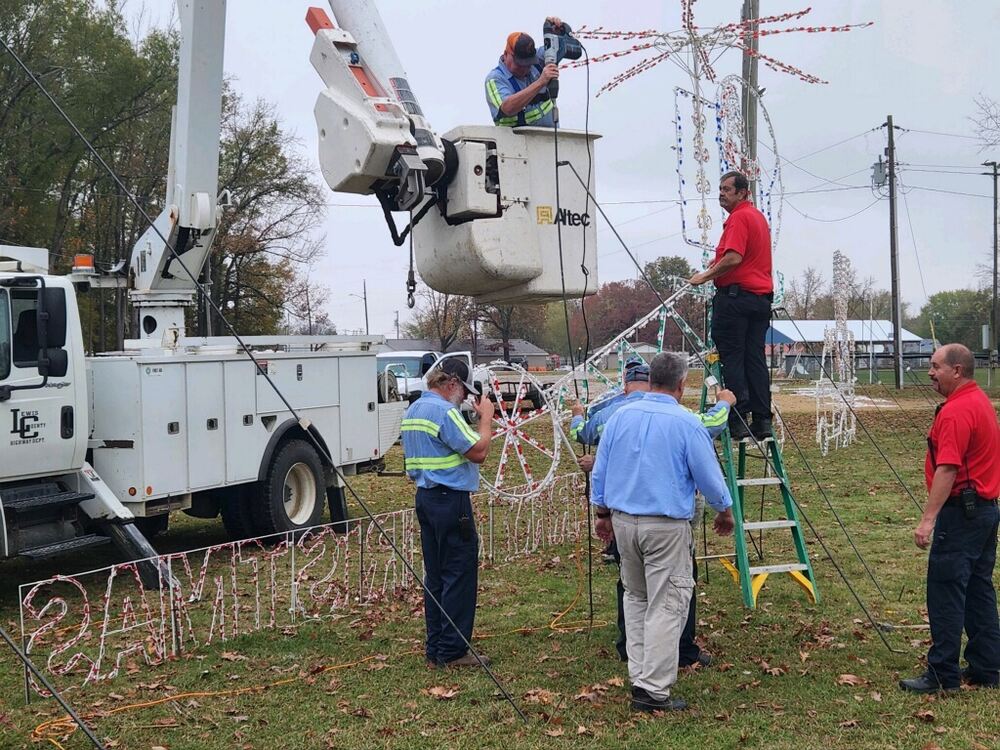 Christmas in Hohenwald Kicks Off Tonight! Lewis County Herald